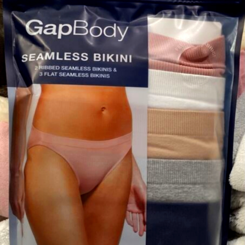 Ladies GapBody 5 pk Seamless Bikini  Multicolor Stretch